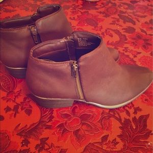 New never worn Esprit brown boots 8.5.